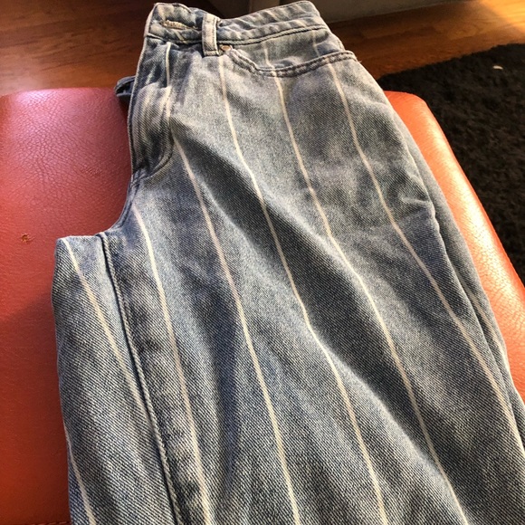 Jeans- PACSUN MOM JEANS. SIZE 22. Excellent condition. - Picture 4 of 9